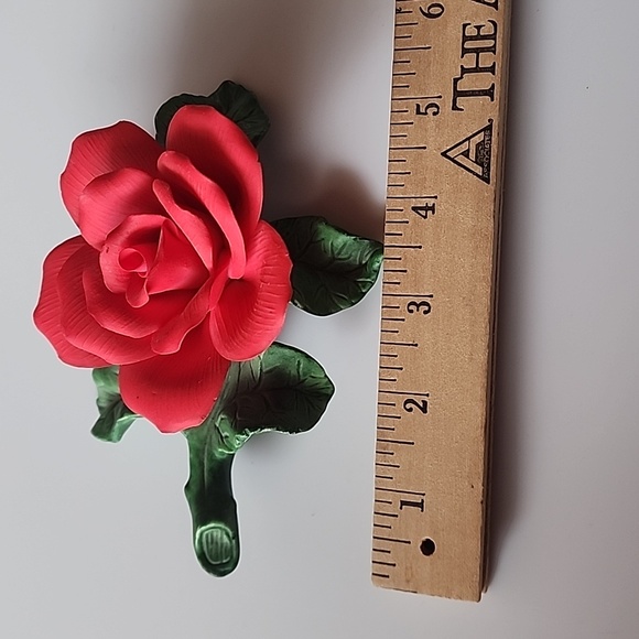 Mr. Lincon, Red ROSE on Vine Decorative. Americans Favorite Porcelain Flower. - Picture 8 of 10